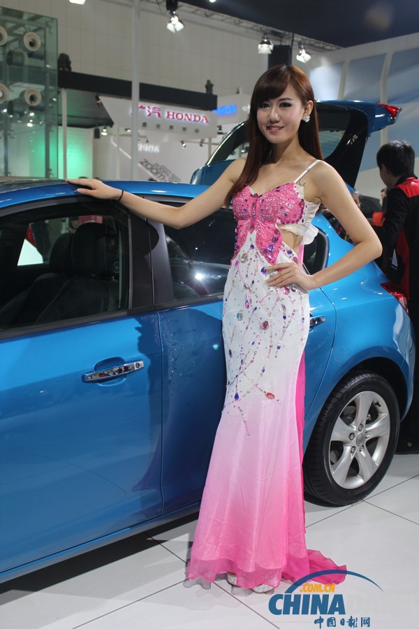模特閃耀第十二屆天津國際汽車貿易展
