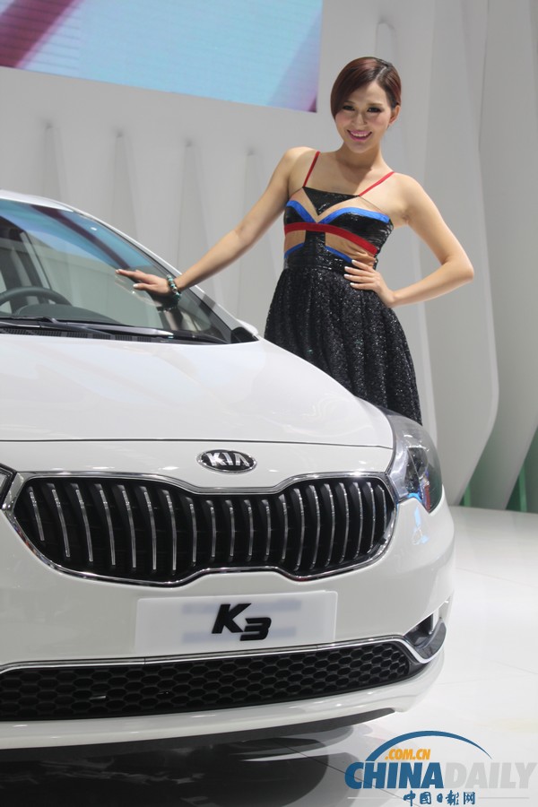 模特閃耀第十二屆天津國際汽車貿(mào)易展