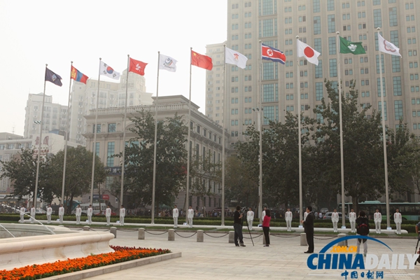 第6屆東亞運(yùn)動(dòng)會(huì)舉行升旗儀式歡迎各代表團(tuán)