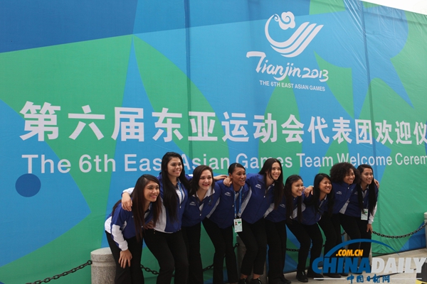 第6屆東亞運(yùn)動(dòng)會(huì)舉行升旗儀式歡迎各代表團(tuán)