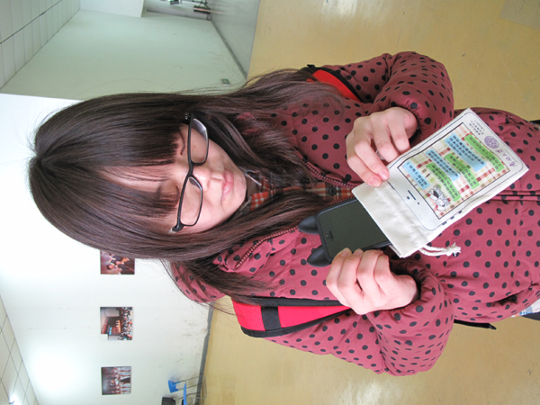 南開學子不做“低頭族”：手機，快到袋子里來！