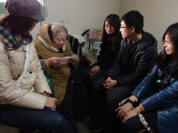 拒當“一日雷鋒” 南開敬老團陪護老人成習慣