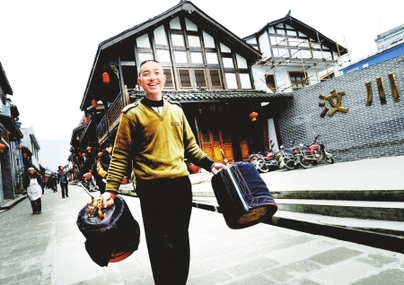 一天走完災(zāi)區(qū)三年重建之路:“一日越三年!”