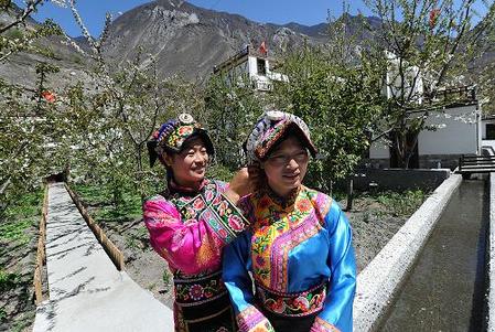 四川理縣：震后羌繡保護見成效