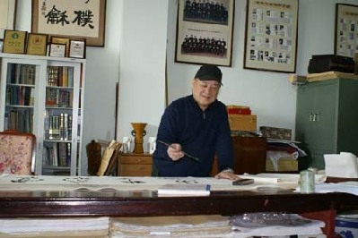 為農(nóng)民寫對聯(lián)的書法大師——對話啟功弟子李洪海