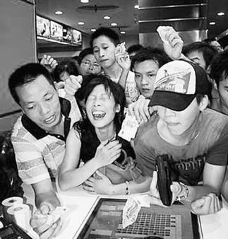 業內破解中國電影票價降價難題 批團購票像鴉片