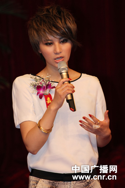 電影《郭明義》主題歌首發(fā)儀式舉行 孫楠現(xiàn)場演繹