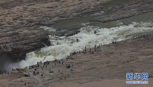 黃河壺口瀑布水由黃變綠 成為真正的
