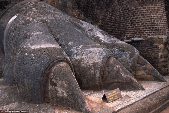 全球那些絕壁逢生的寺廟建筑