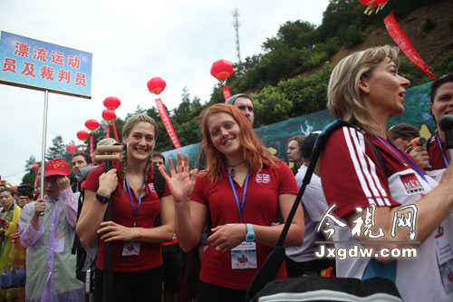 大覺山國際生態旅游節開幕 國內外選手競漂飛渡