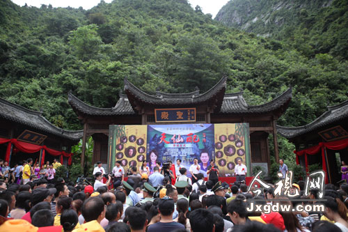 《天仙配后傳》大覺山開機 產后曹穎辣媽亮相