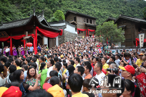 《天仙配后傳》大覺山開機 產后曹穎辣媽亮相
