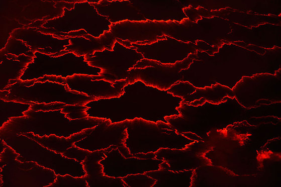 攝影師記錄“世界最大熔巖湖”壯美景象