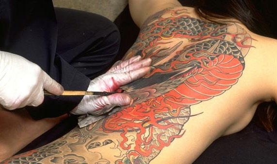 揭秘日本神秘的“黑”時尚 回顧紋身刺青歷史