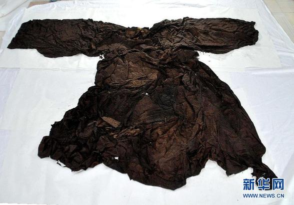 定陶漢墓驚現神秘“包裹”　內有玉璧和絲質長袍