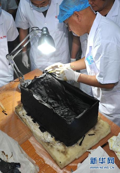 定陶漢墓驚現神秘“包裹”　內有玉璧和絲質長袍