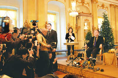 莫言斯德哥爾摩率真對記者(圖)