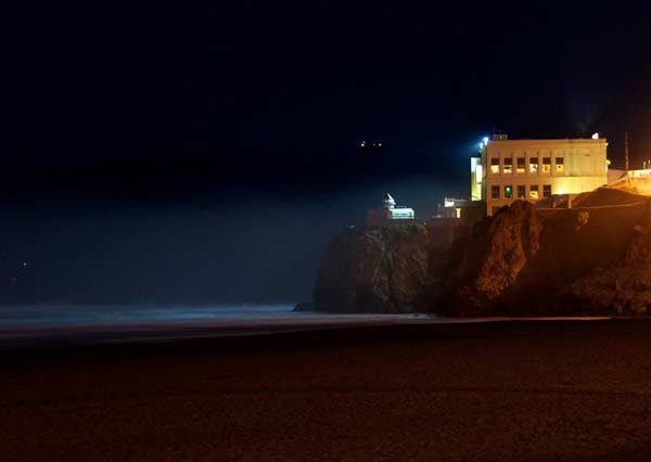 末日的最后狂歡 盤(pán)點(diǎn)最刺激10處懸崖景觀(圖)