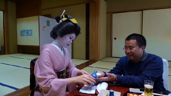 日本京都“花街”藝妓新年開門接客