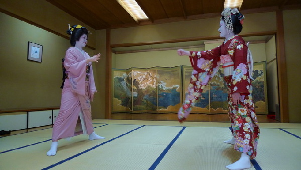 日本京都“花街”藝妓新年開門接客