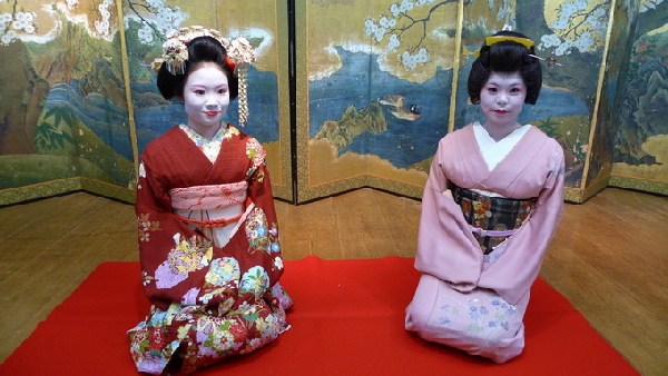 日本京都“花街”藝妓新年開門接客