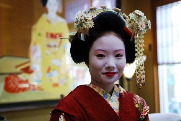 日本京都“花街”藝妓新年開門接客