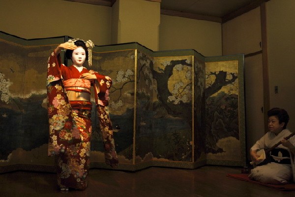 日本京都“花街”藝妓新年開(kāi)門(mén)接客