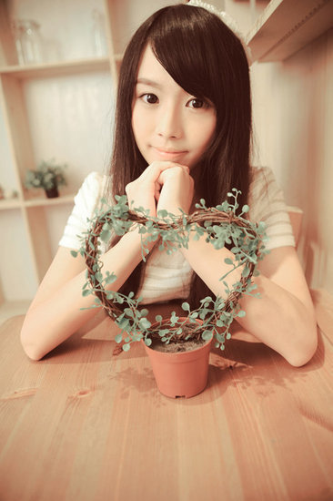 養(yǎng)眼！全國?；ㄐ２菖判邪?/></a></p>

<p>　　她們是校園里最亮眼的風景，她們是校園里最惹人羨的對象，那些生的美麗清純的校花，是不是也曾在你的身邊出現(xiàn)過？張今菁重慶醫(yī)大</p>
</p>
</div>
</div>

<div   class=