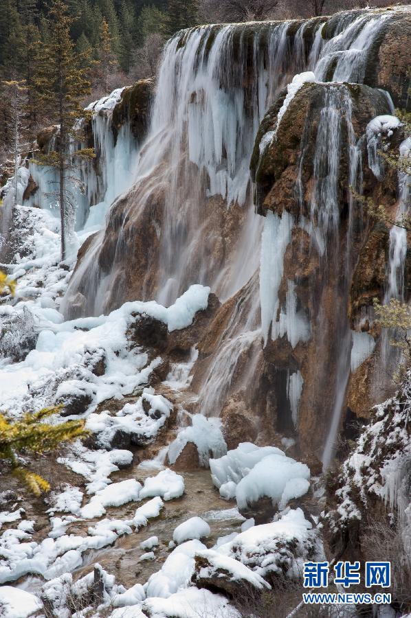 冰雪九寨溝如“童話世界” 散發迷人冬韻