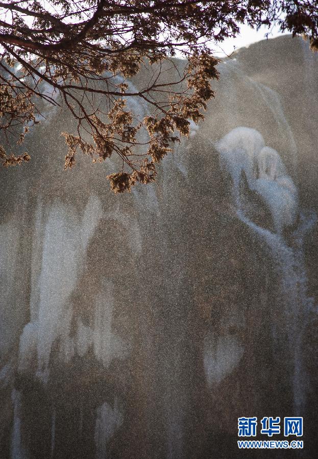 冰雪九寨溝如“童話(huà)世界” 散發(fā)迷人冬韻