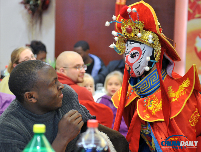 南京：外國留學生體驗歡慶中國年