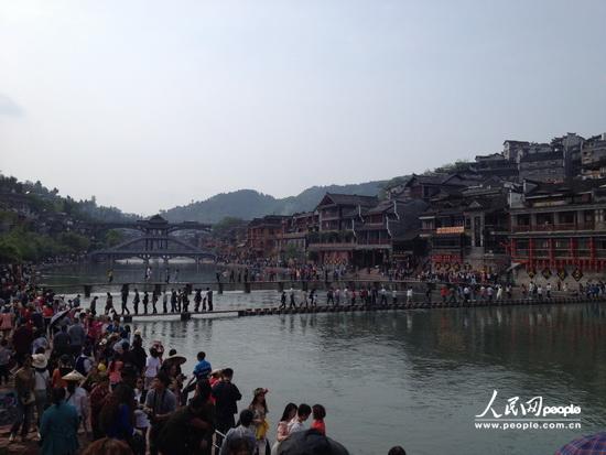 鳳凰“門票新政”滿月現場調查——誰是贏家？