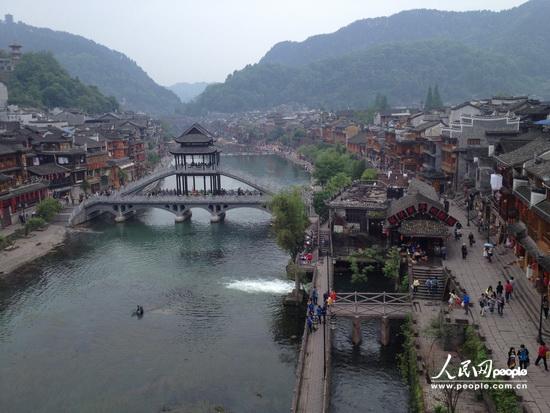 鳳凰“門(mén)票新政”滿(mǎn)月現(xiàn)場(chǎng)調(diào)查——誰(shuí)是贏家？