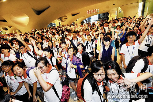 六百港澳臺青少年聚漢紀念辛亥百年（圖）