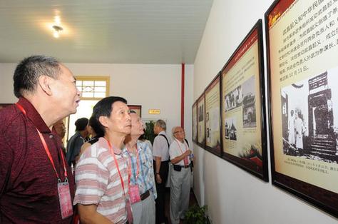 辛亥名杰后裔及專家學(xué)者參訪福州辛亥革命史跡