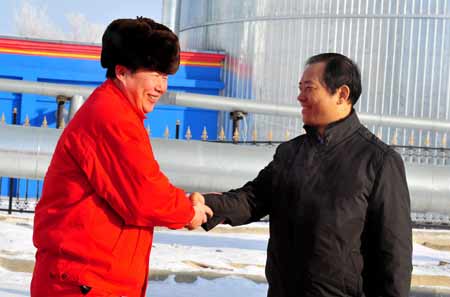 克拉瑪依市油田公司領導慰問重油生產(chǎn)一線員工