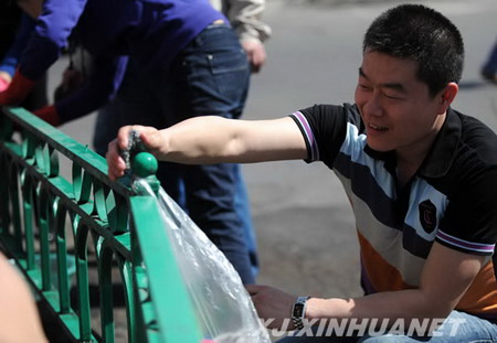 春天到　勤除塵