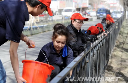 春天到　勤除塵