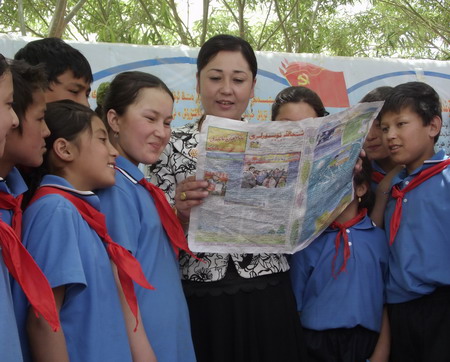 塔瓦庫(kù)勒鄉(xiāng)小學(xué)唱響團(tuán)結(jié)頌