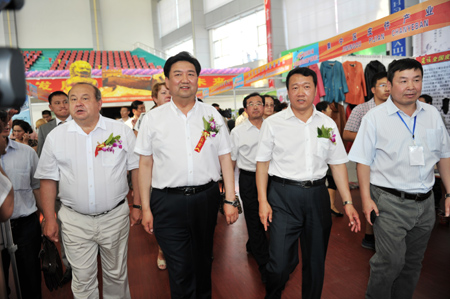 中國(guó)·海拉爾第八屆中俄蒙經(jīng)貿(mào)洽談暨產(chǎn)品展銷會(huì)開幕