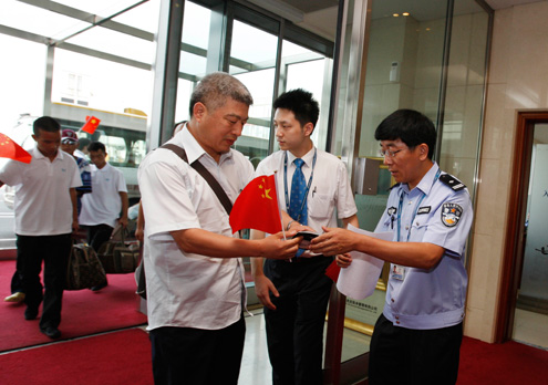 曾遭索馬里海盜劫持 “旭富一號(hào)”大陸船員回國(guó)