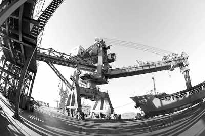 經(jīng)濟(jì)增速年內(nèi)望溫和回升 總形勢明顯好于2008