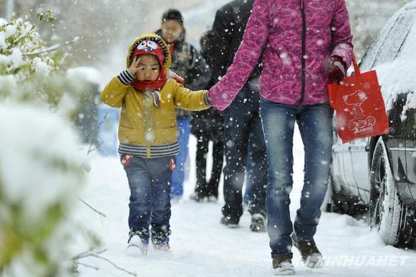 烏魯木齊連續(xù)發(fā)布道路結(jié)冰、暴雪預(yù)警