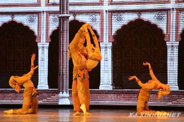 上海芭蕾舞團(tuán)獻(xiàn)藝邊城