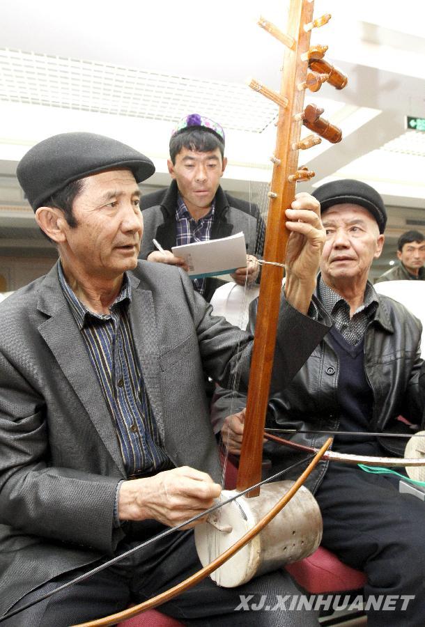 哈密舉辦“哈密艾捷克”非遺傳承人培訓班