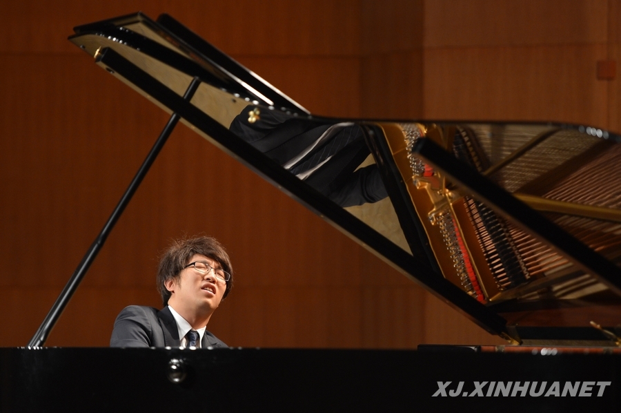 青年鋼琴家元杰獻藝新師大
