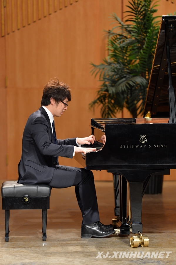 青年鋼琴家元杰獻(xiàn)藝新師大