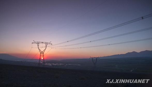 疆電外送工程實(shí)現(xiàn)“煤從空中走、電送全中國”