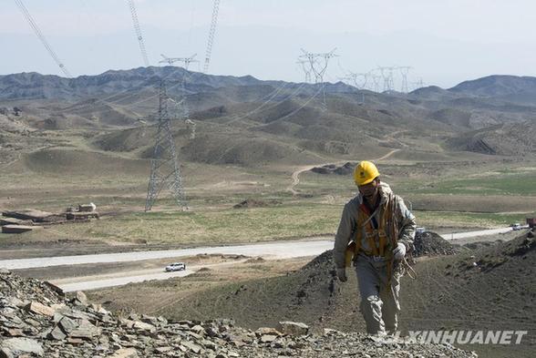 疆電外送工程實(shí)現(xiàn)“煤從空中走、電送全中國(guó)”