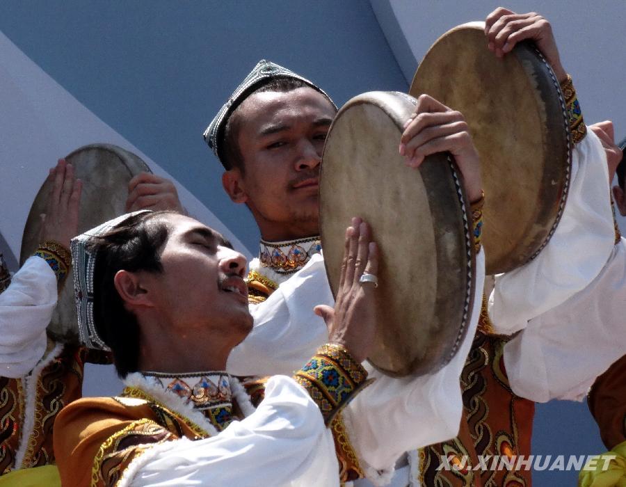 新疆歌舞扮靚首都夏日